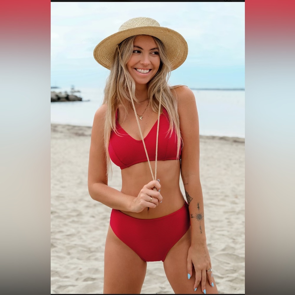 NWT Cupshe Australia Allure Rib V-Neck Bralette & Cheeky Bikini Set